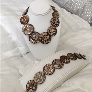 Stunning brown shell necklace & bracelet set